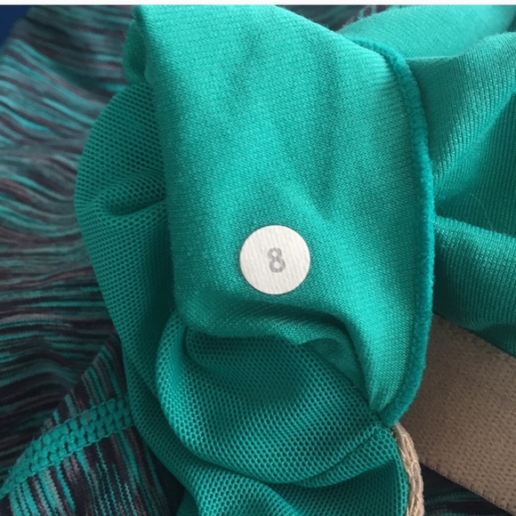 Lululemon tank size 8 teal scoop neck tank top - Picture 4 of 4